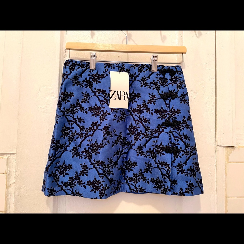 NWT Zara midnight blue jacquard floral mini skirt with embroidery, size S